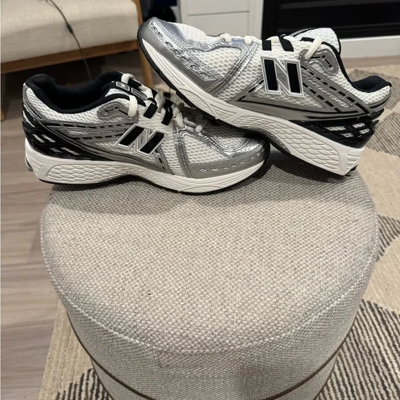 New Balance 1906R Silver Metallic Black Men’s 10.5 New Without Box